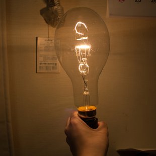 でかい電球