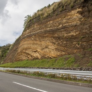 伊豆大島_地層大切断面