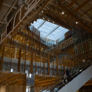 富山市ガラス美術館1